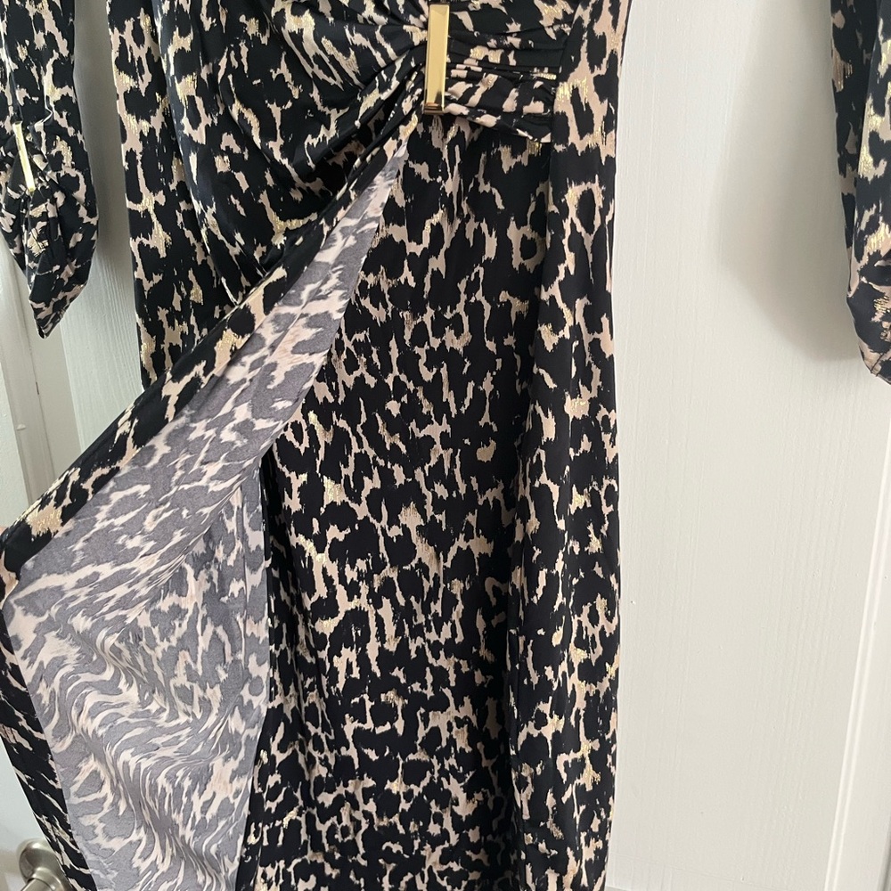 Cache Wrap Dress - Picture 8 of 9